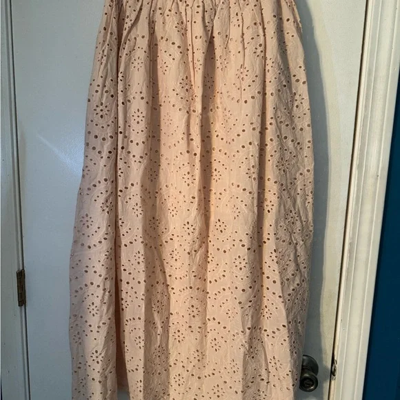 Express Beautiful NWT Pink Maxi Eyelet Skirt - Picture 7 of 7